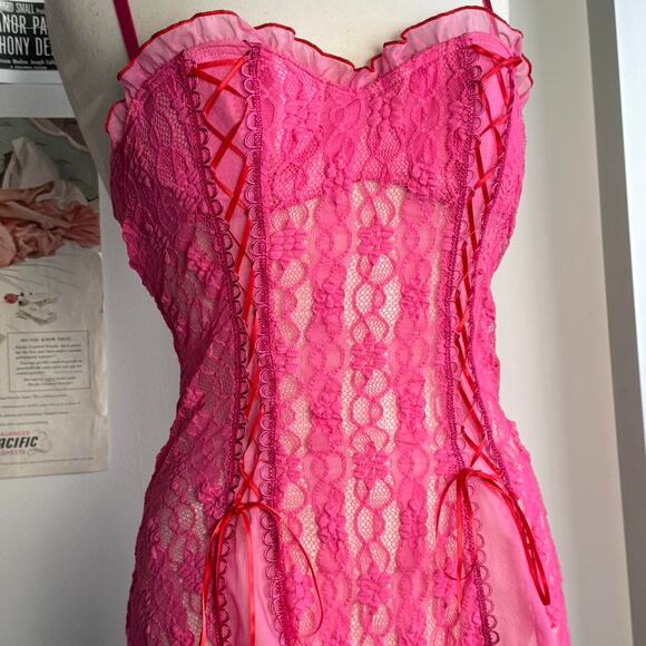 Pink lace bustier lingerie top - Picture 3 of 6